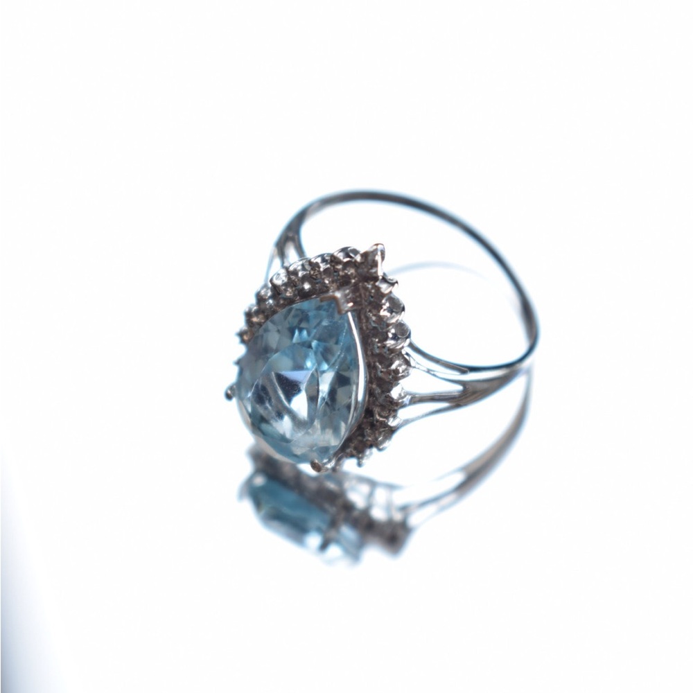 Vintage 9ct White Gold Pear Shaped Topaz and Diamond Ring